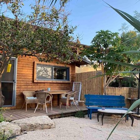 Bit Cabin Near The Airport Kfar Daniel Exterior foto
